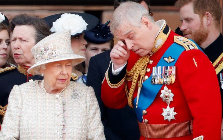 La Reina Isabel despojó a Andrés de sus títulos militares y patrocinio real