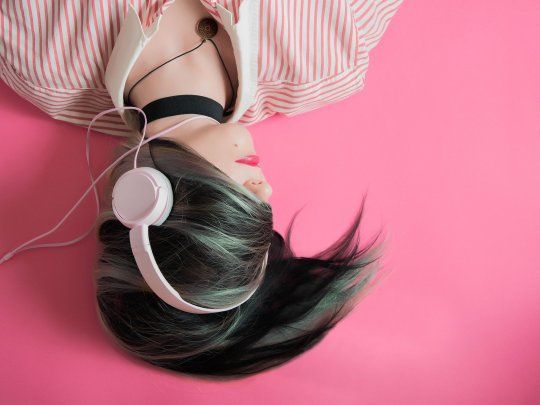 Escuchar música es una de las cosas más placenteras que hacemos las personas.