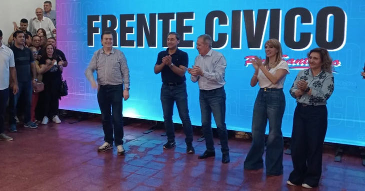 Gerardo Zamora, Elías Suárez y Carlos Silva Neder de festejo en la sede del Frente Cívico.   Gerardo Zamora, Elías Suárez y Carlos Silva Neder de festejo en la sede del Frente Cívico.