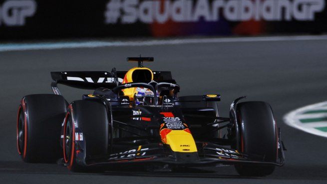 El tricampeón del mundo de Red Bull, Max Verstappen, continuó su comienzo perfecto de la temporada de Fórmula 1 con la pole position del Gran Premio de Arabia Saudita
