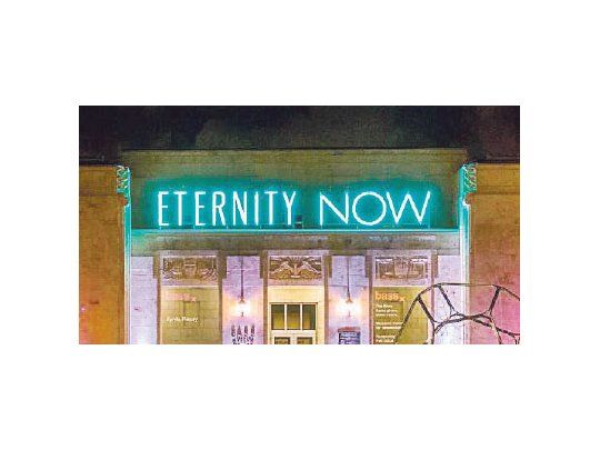 El neón al tope del Bass Museum: Eternity is NOW: el mundo del arte erige manifiestos que refuerzan sus miedos y su narcisismo.