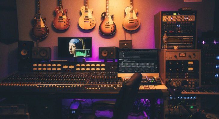 Las redes sociales y el auge de la IA cambiaron las reglas en las que se consume, produce y construye la música.