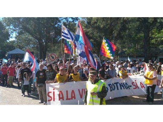 Gualeguaychú: asambleístas se manifestaron contra la papelera Botnia