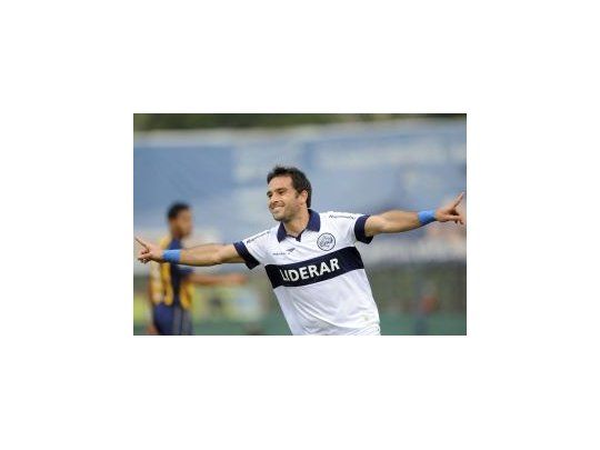 Franco Niell marcó el único gol del partido con una gran definición.