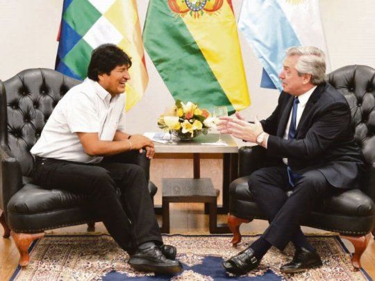 Encuentro. Alberto Fernández y Evo Morales anoche en Santa Cruz de la Sierra, Bolivia.