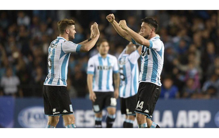A Racing le bastó el gol de visitante y controlar la ventaja para meterse en cuartos