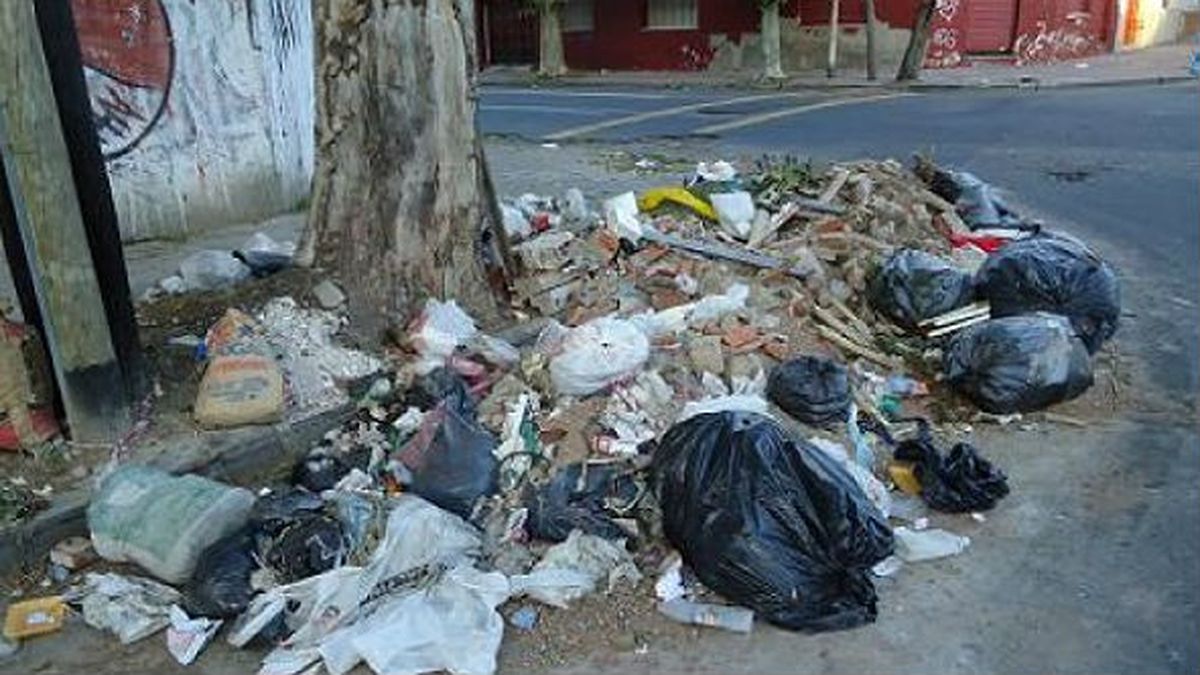 Avellaneda: vecinos reclaman por la basura acumulada