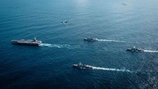 En enero, el republicano ya había dispuesto el envío de un primer portaviones, el USS Abraham Lincoln, a la región del Golfo, donde permanece como mecanismo de presión contra Irán. En enero, el republicano ya había dispuesto el envío de un primer portaviones, el USS Abraham Lincoln, a la región del Golfo, donde permanece como mecanismo de presión contra Irán.