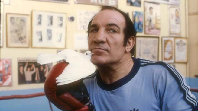 Con un estilo cuestionado y malos hábitos, logró conquistar títulos mundiales en el boxeo y ser un referente en Argentina y todo el mundo.