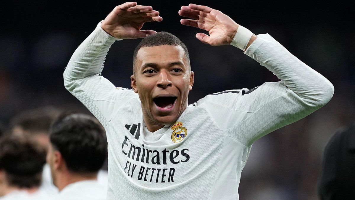 Real Madrid thrashed Las Palmas and took advantage to remain the sole leader of La Liga