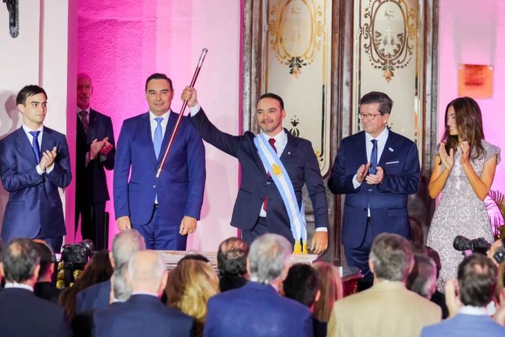 Juan Pablo Valdés recibió el bastón de mando de su hermano Gustavo. Juan Pablo Valdés recibió el bastón de mando de su hermano Gustavo.