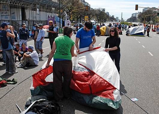 Nuevo acampe piquetero en la 9 de Julio (foto 1)
