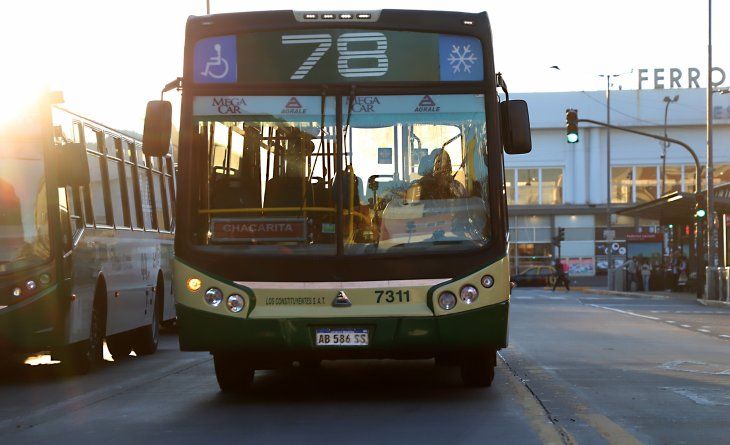 Los colectivos de la Provincia de Buenos Aires también tendrán un incremento del 3,9% desde el 1° de noviembre. Los colectivos de la Provincia de Buenos Aires también tendrán un incremento del 3,9% desde el 1° de noviembre.