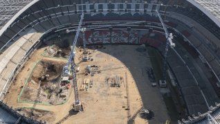 La cancha donde Maradona brilló en 1986 presenta demoras que encienden las alarmas de la organización. La cancha donde Maradona brilló en 1986 presenta demoras que encienden las alarmas de la organización.