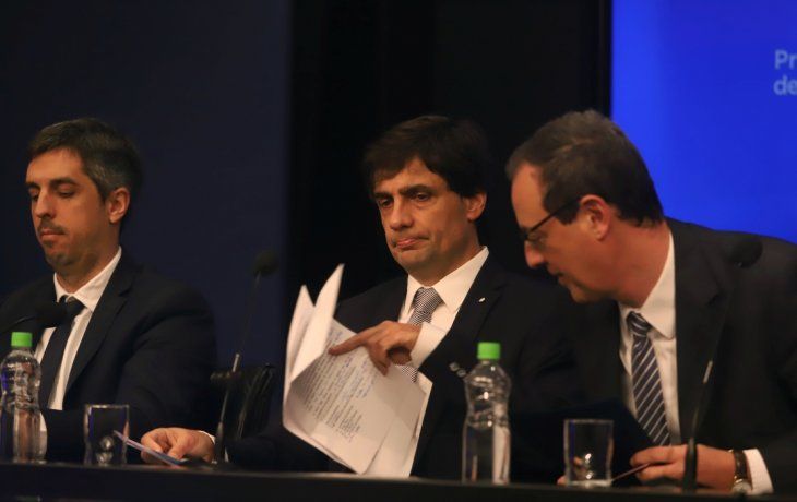 Estabilidad. El ministro Hernán Lacunza sostuvo que las medidas permitirán descomprimir el programa financiero. Además, el BCRA contará con los dólares para garantizar la pax cambiaria hasta el 27 de octubre.