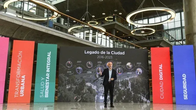 Al realizar un repaso de sus años como jefe de Gobierno, en el período 2015-2023, en un encuentro organizado en la sede del Gobierno porteño en el barrio de Parque Patricios, Larreta -al igual que lo había hecho el jueves en el Teatro Colón- agradeció a todos los porteños, porque esta transformación sólo fue posible gracias a ustedes.