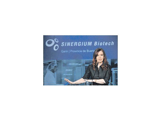 Cristina de Kirchner aprovechó la inauguración de la planta del laboratorio Sinergium Biotech para lanzar oficialmente la idea de una reforma judicial.
