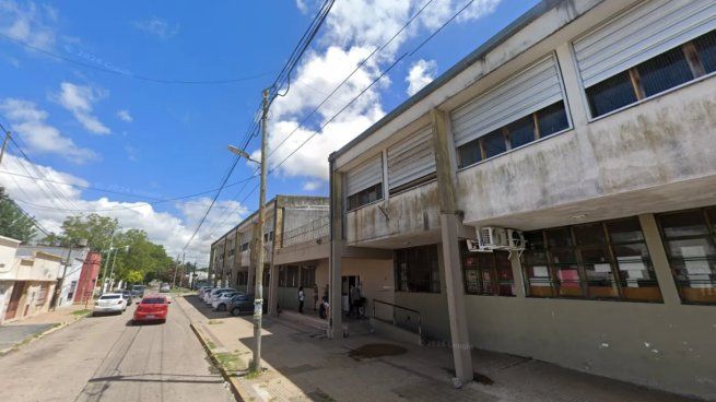 Un menor llevó una pistola al colegio, amenazó a un compañero y le robó el celular