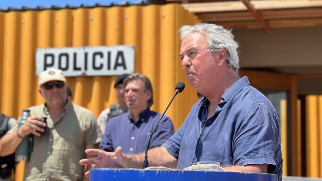 Luis Alberto Heber en la&nbsp;inauguración de la nueva subcomisaria de Punta del Diablo, Rocha.