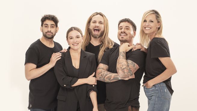 Somos nosotros es una comedia que busca cuestionar las bases de una pareja feliz. Cuando un tercero aparece en la relación, afloran interrogantes.&nbsp;