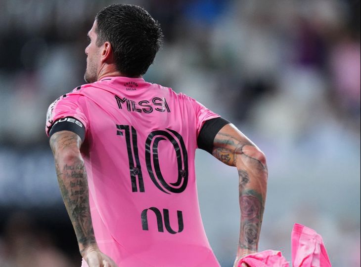 Rodrigo De Paul habría viajado a Rosario para acompañar a Lionel Messi tras la muerte de su padre, Jorge.