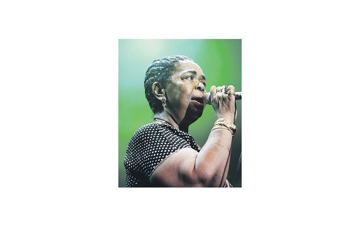 Cesária Évora murió el sábado a los 70 años. Aún se recuerdan sus excelentes recitales en La Trastienda.
