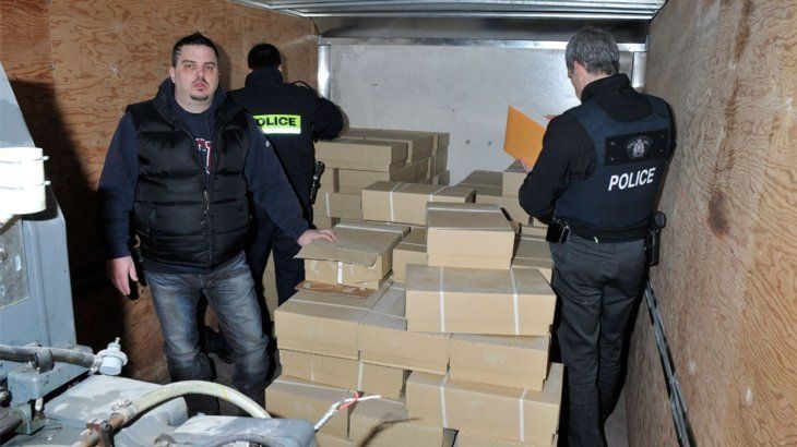 Bourassa falsificó millones de dólares, pero logró salvarse de ir a prisión. Bourassa falsificó millones de dólares, pero logró salvarse de ir a prisión.