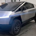 El Tesla Cybertruck combina diseño futurista, autonomía y potencia en todas sus versiones. El Tesla Cybertruck combina diseño futurista, autonomía y potencia en todas sus versiones.