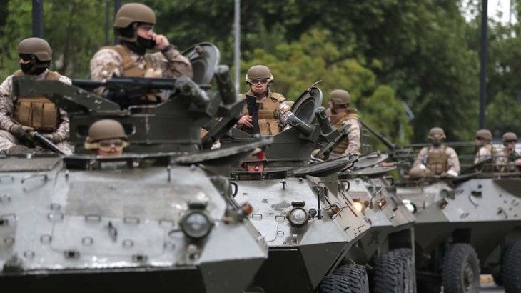 A lo largo de este domingo se repitieron nuevos actos violentos, con graves enfrentamientos con el Ejército y las fuerzas de seguridad, saqueos, incendios y robos, en una ola de violencia que mantiene a buena parte de Chile en estado de alerta.