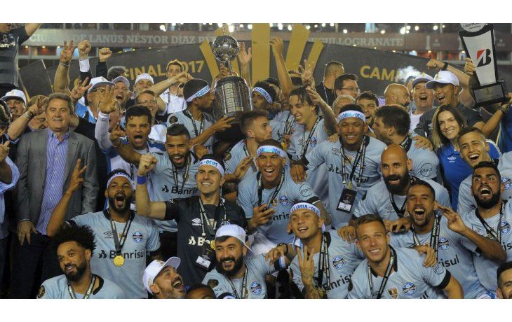 Gremio festejó en cancha de Lanús la obtención de su tercera Libertadores.