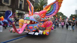Las gigantescas artesanías llenarán de color el Paseo de la Reforma marcando el inicio formal de las festividades de la temporada. Las gigantescas artesanías llenarán de color el Paseo de la Reforma marcando el inicio formal de las festividades de la temporada.