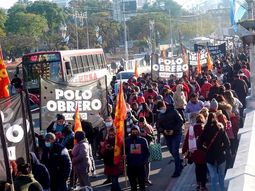 nuevos cortes en caba: piqueteros afirman que el bono del gobierno es una miseria