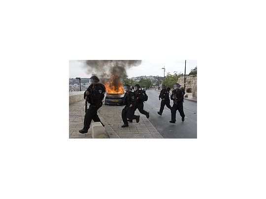 Los disturbios se produjeron después de que un palestino fuera abatido de madrugada por disparos de un guardia de seguridad israelí.
