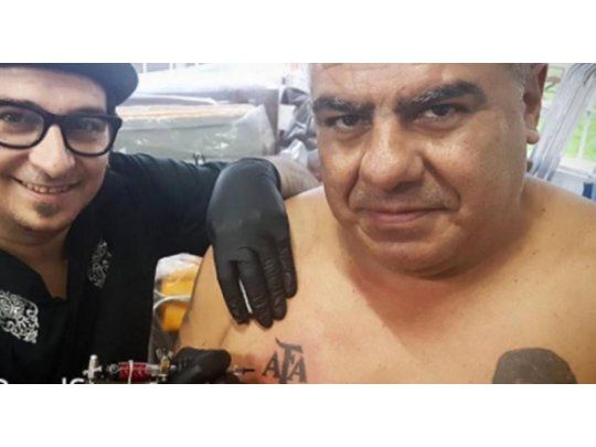¿Se tatuó o no Tapia el escudo de AFA?