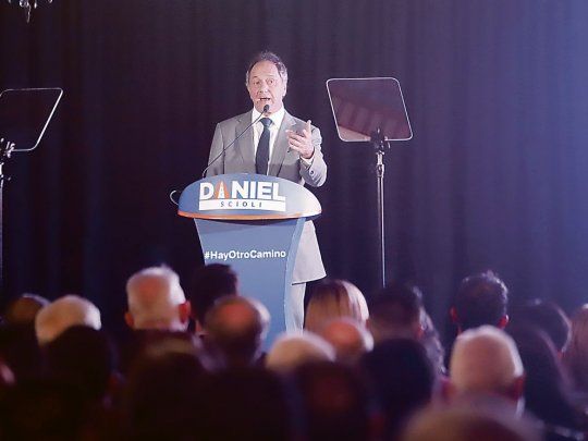 Lanzamiento. Daniel Scioli ratificó ayer su candidatura presidencial con la participación en la PASO. Cuestionó a Alternativa Federal pero fue un poco más esquivo para anunciar que irá a internas contra Alberto Fernández.&nbsp;