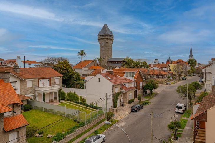 Chalets en la zona próxima a Playa Varese, otro lugar demandado en Mar del Plata para quienes buscan vacacionar en febrero Chalets en la zona próxima a Playa Varese, otro lugar demandado en Mar del Plata para quienes buscan vacacionar en febrero