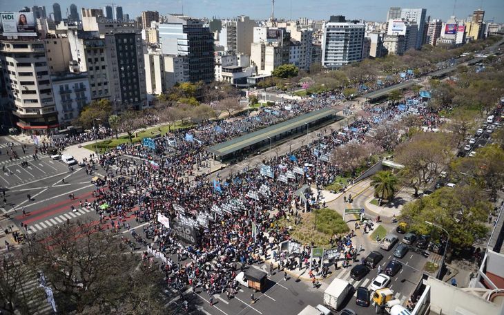 Ciudad: Piqueteros reclaman por el derecho a la vivienda con 10 marchas en simultáneo