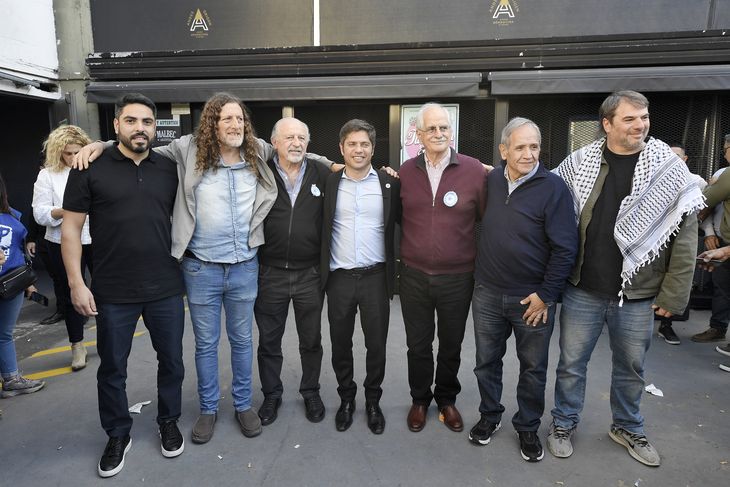 En la provincia de Buenos Aires, Fuerza Patria podría aportar cuatro diputados sindicales: la judicial Vanesa Siley (4°), el bancario Sergio Palazzo (5°), Hugo Yasky de la CTA y Hugo Moyano hijo, el candidato pedido por la CGT, que haría su debut en la Cámara baja. En la provincia de Buenos Aires, Fuerza Patria podría aportar cuatro diputados sindicales: la judicial Vanesa Siley (4°), el bancario Sergio Palazzo (5°), Hugo Yasky de la CTA y Hugo Moyano hijo, el candidato pedido por la CGT, que haría su debut en la Cámara baja.