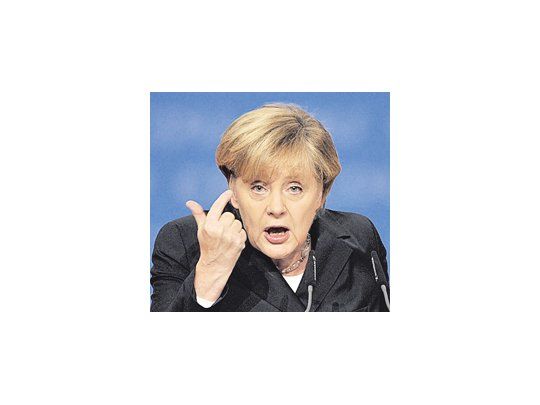 Angela Merkel fue reelegida por abrumadora mayoría al frente de su partido, la Unión Demócrata Cristiana (CDU). Su discurso tuvo un marcado tono conservador.