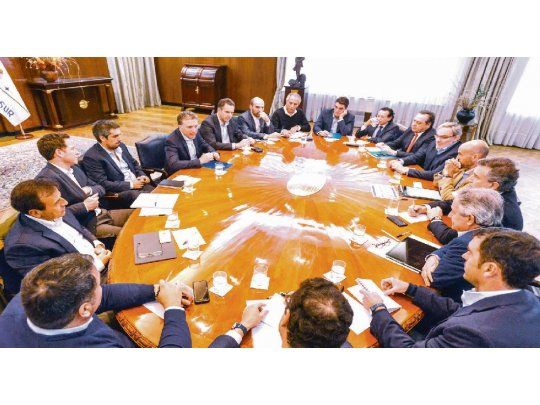 Coordinador. El ministro de Hacienda y Finanzas, Nicolás Dujovne, reunió al Gabinete económico para blandir el martillo del ajuste fiscal.