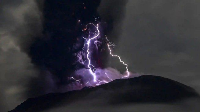 Una vez más el volcán entró en erupción y puso en estado de alerta a las comunidades limítrofes.