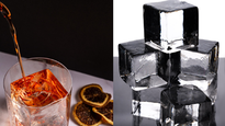 Piezas de hielo cristalino: El secreto para transformar un trago en una experiencia única