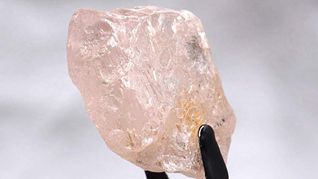 Encuentran un diamante rosa que podría ser el mayor visto en 300 años