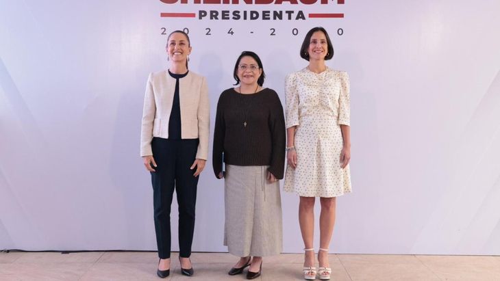 La directora general de la CFE, Emilia Esther Calleja Alor, encabezó la Reunión Nacional de Huracanes donde se presentó el operativo de respuesta para la temporada 2026, reforzado tras la experiencia del año anterior. La directora general de la CFE, Emilia Esther Calleja Alor, encabezó la Reunión Nacional de Huracanes donde se presentó el operativo de respuesta para la temporada 2026, reforzado tras la experiencia del año anterior.