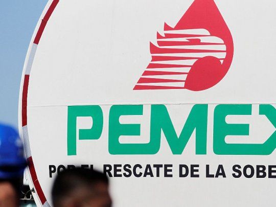 López Obrador, conocido como AMLO, dijo que Pemex solo extraerá petróleo para consumo interno y que su propuesta de reforma energética no dejaría, sin embargo, de lado a los privados.