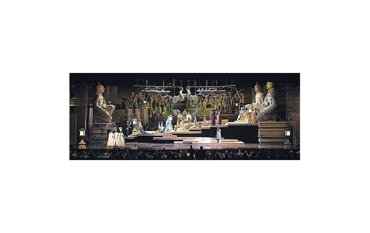 ámbito.com | Roberto Oswald fue el héroe de esta «Turandot»: régisseur, iluminador y escenógrafo. En cambio, la orquesta y las vocesa veces fueron dañadas por la amplificación.