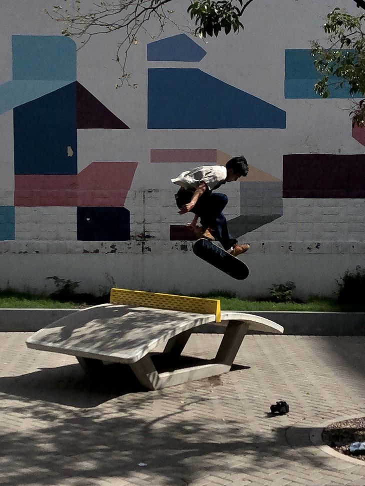 Vuela el japonés Shintaro Hongo en unos de los días de producción en calle.