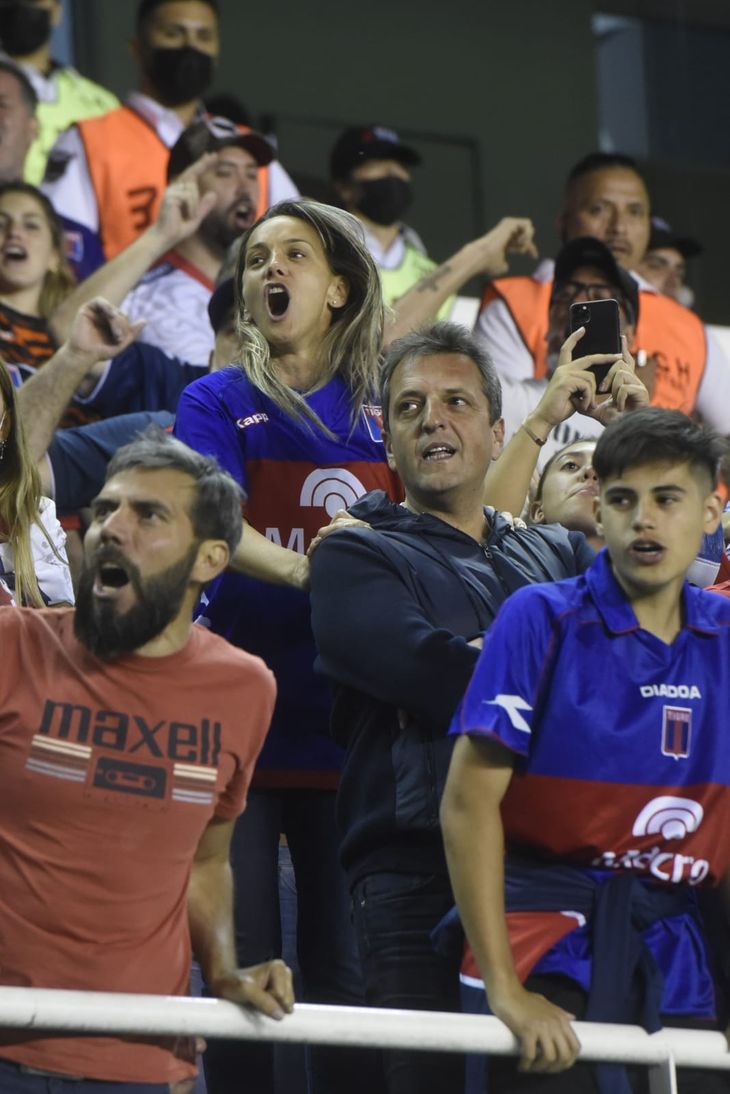 El titular de la Cámara de Diputados, Sergio Massa, fue a la cancha a alentar a Tigre.   