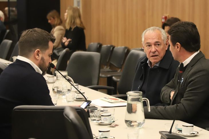 Diputados de la UCR en el plenario de comisiones. Diputados de la UCR en el plenario de comisiones.