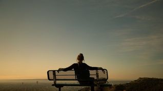 La soltería a los 40 puede estar vinculada con autonomía, autoconocimiento o nuevas prioridades vitales. La soltería a los 40 puede estar vinculada con autonomía, autoconocimiento o nuevas prioridades vitales.